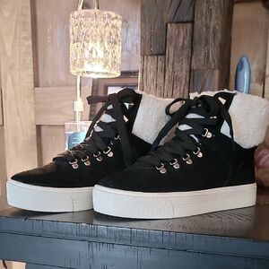 Marc Fisher Dapyr Sherpa HighTop Sneak Size 6.5